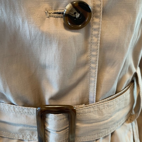 Trench coat with puff sleeves - Picture 4 of 10